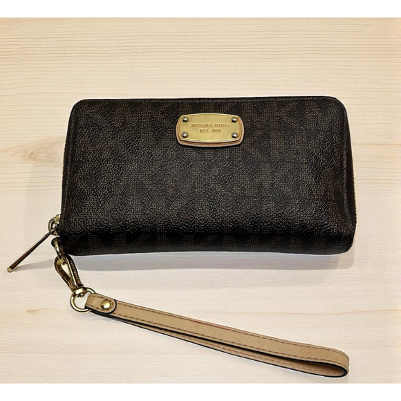 Michael Kors Jet Set Zip Pebble Leather Signature Print Cell Phone Wristlet - Picture 1 of 9